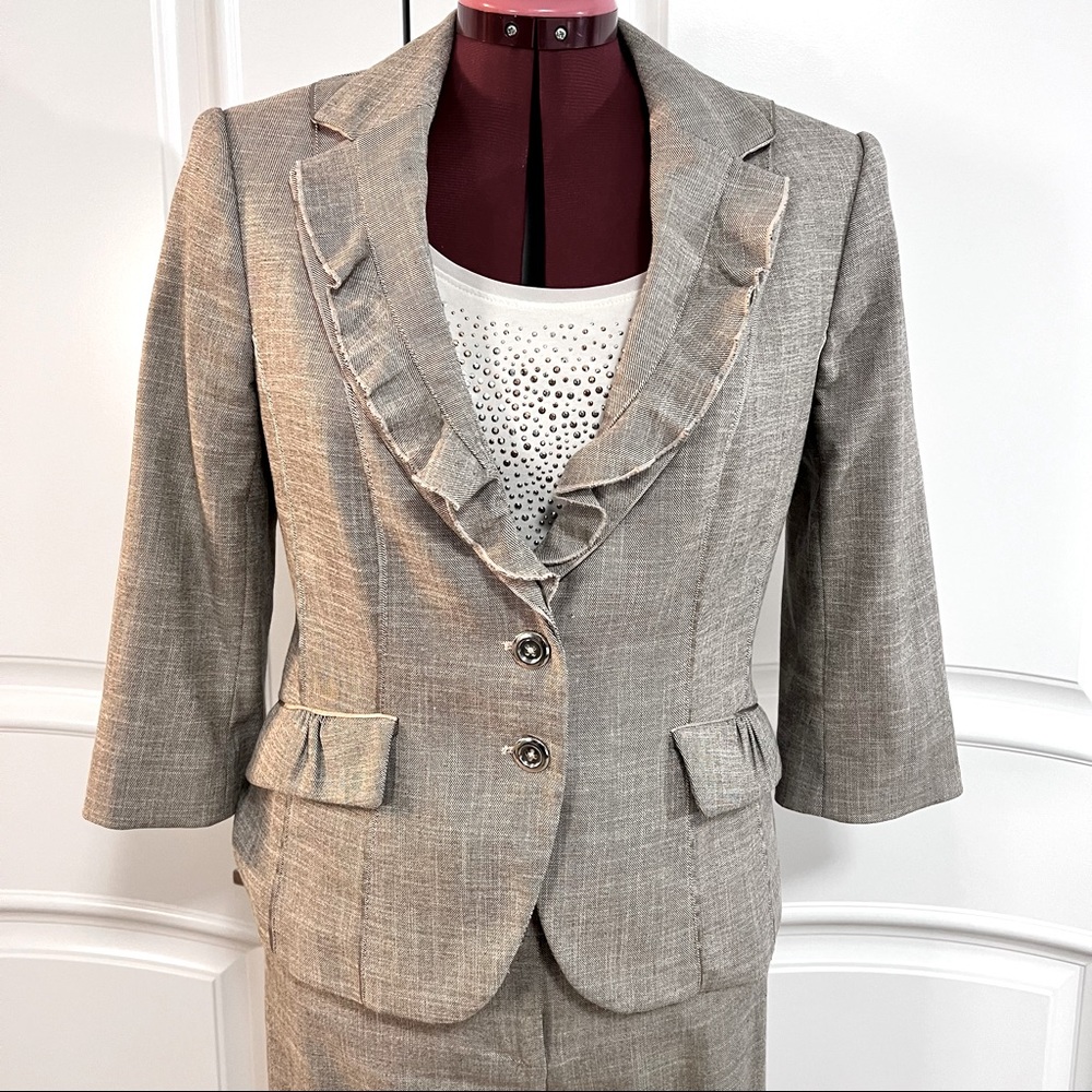 Vintish White House Black Market ruffle linen look blazer size 10